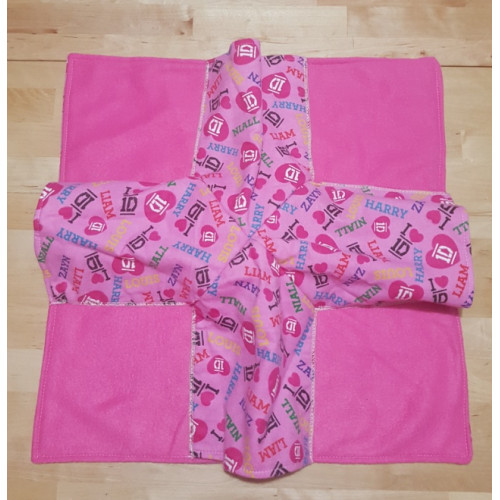 1 Direction Flannel/ Pink Fleece Playmat 1 Direction Flannel/ Pink Fleece Playmat